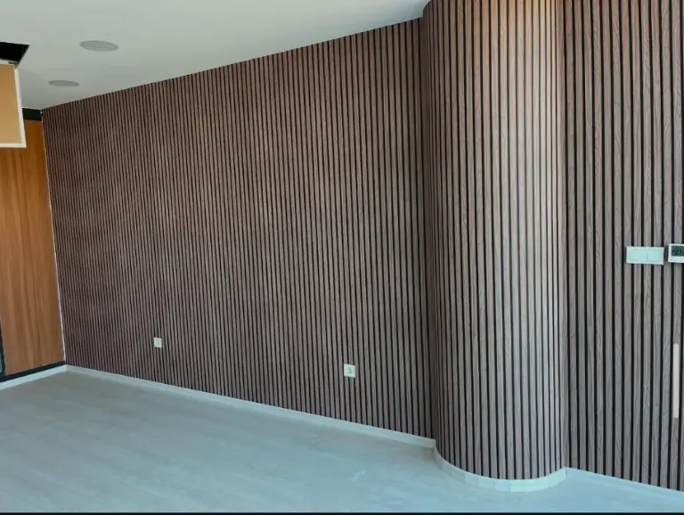 İş yeri dekorasyonu için boya badana